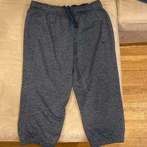 SOLD Nike therma fit 3/4 fleece sweatpants